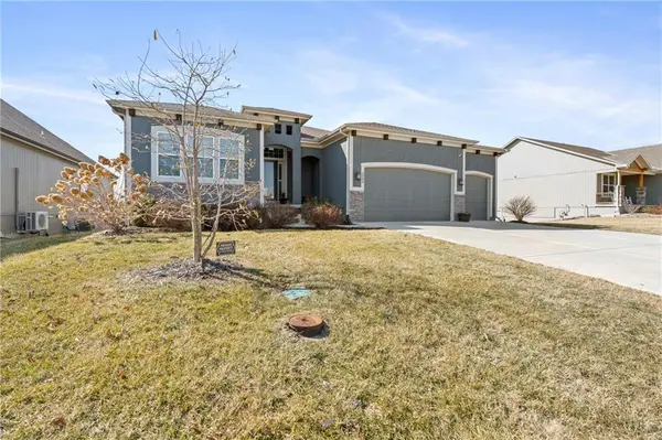 3000 SW Arboridge DR, Lee's Summit, MO 64082