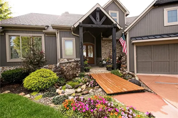 11580 S Carbondale ST, Olathe, KS 66061