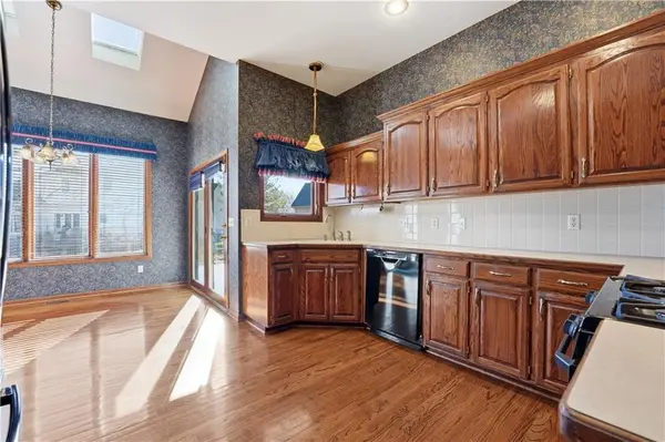4240 SW Clipper CT, Lee's Summit, MO 64082