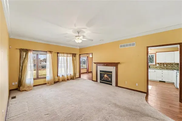 2448 SW Golf View CT, Topeka, KS 66614