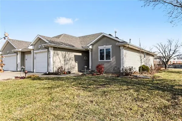 2448 SW Golf View CT, Topeka, KS 66614
