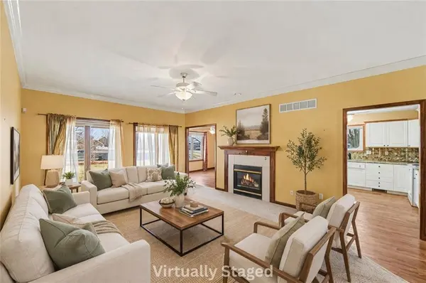2448 SW Golf View CT, Topeka, KS 66614