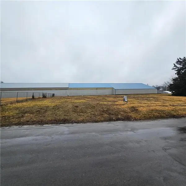 N 24th ST, Lexington, MO 64067