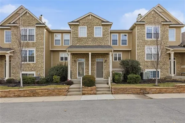 7671 W 158th TER, Overland Park, KS 66223