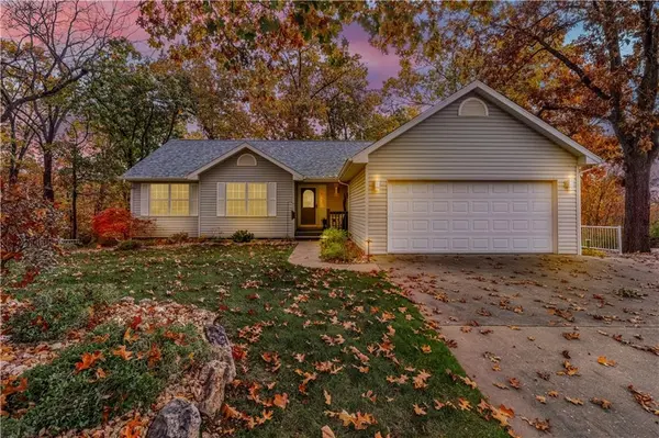 662 Grandview LN, Linn Creek, MO 65052