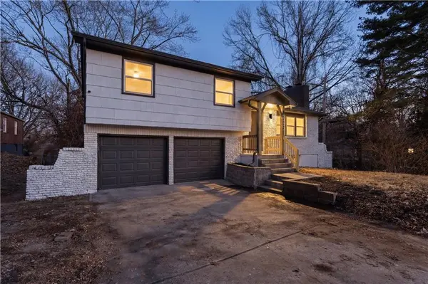 8007 Blue Ridge BLVD, Raytown, MO 64138