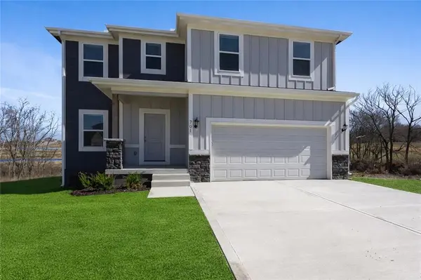 708 Blazing Star DR, Raymore, MO 64083