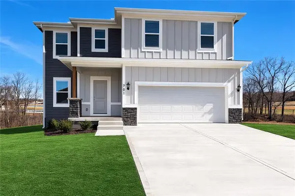 708 Blazing Star DR, Raymore, MO 64083