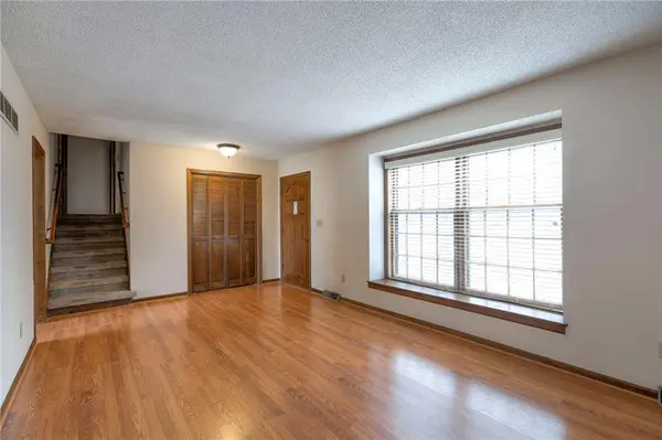 1202 W Elm ST, Greenwood, MO 64034