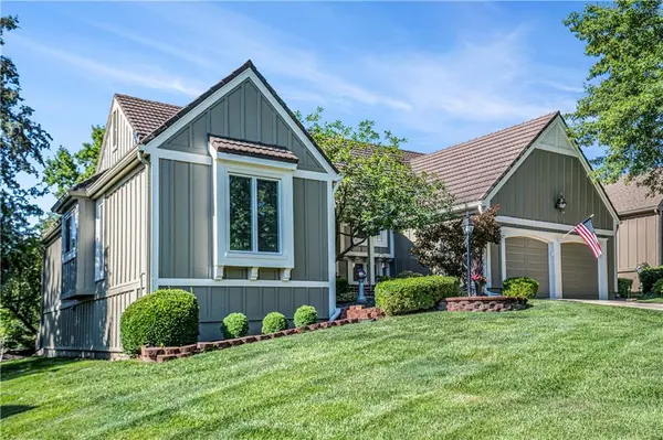 1985 W 123rd PL, Leawood, KS 66209