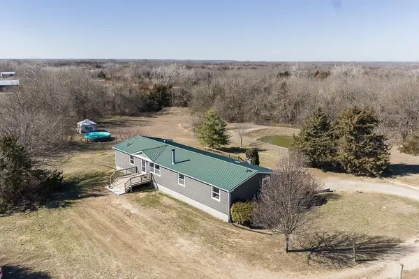39010 Lonestar RD, Fontana, KS 66026