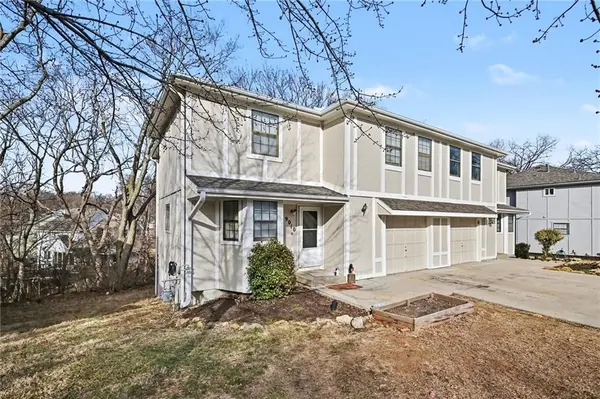 9008 W 77th ST, Overland Park, KS 66204