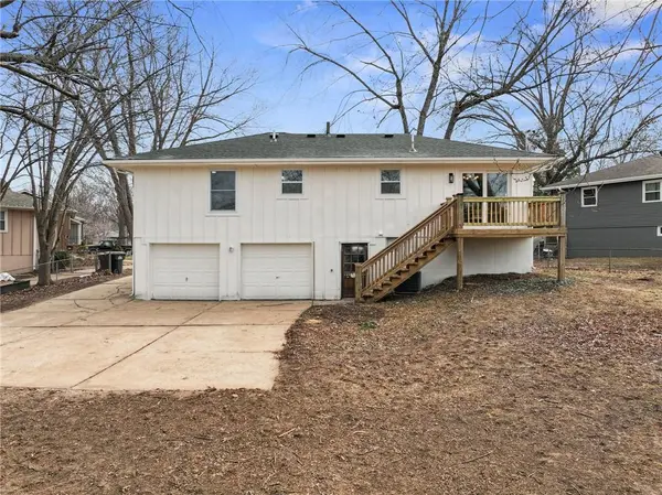 303 SW 25th ST, Blue Springs, MO 64015