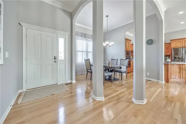 10219 Theden CIR, Lenexa, KS 66220