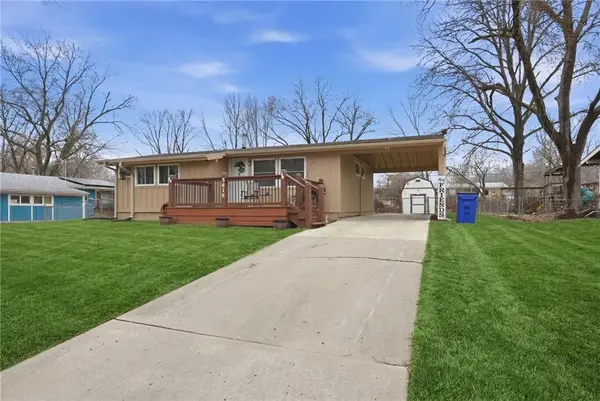 5818 N Garfield AVE, Gladstone, MO 64118