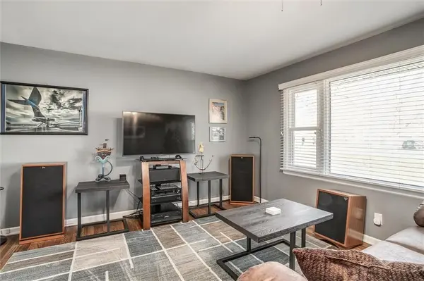 1911 E 28th AVE, North Kansas City, MO 64116