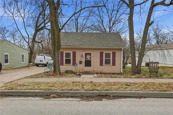 537 E Mill ST, Liberty, MO 64048