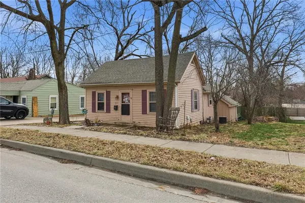 537 E Mill ST, Liberty, MO 64048