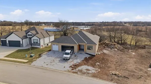 11717 E 231st ST, Peculiar, MO 64078