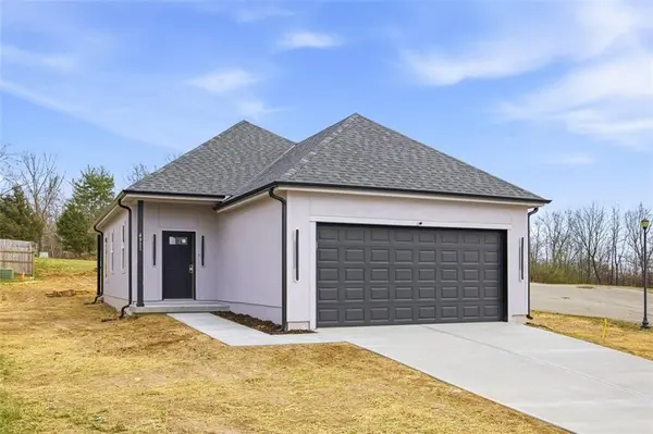 4911 Hocker DR, Kansas City, MO 64136
