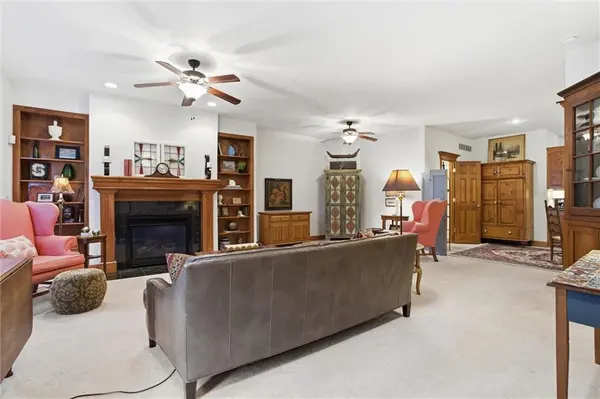 9747 N Lucerne ST, Kansas City, MO 64154