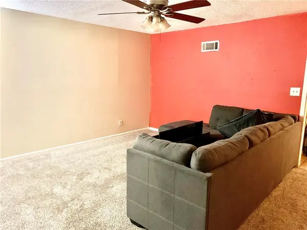 6008 E 129th ST, Grandview, MO 64030