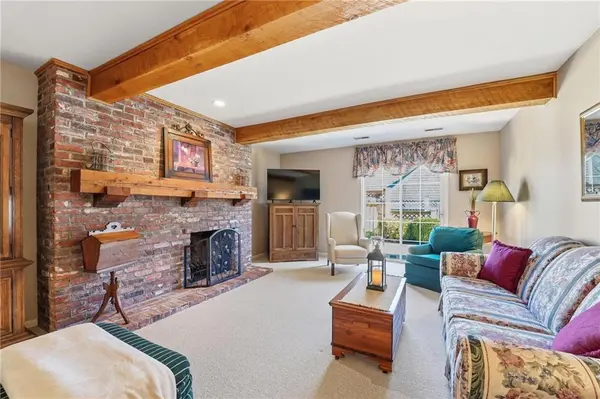 338 Woodlawn CIR, Lawrence, KS 66049