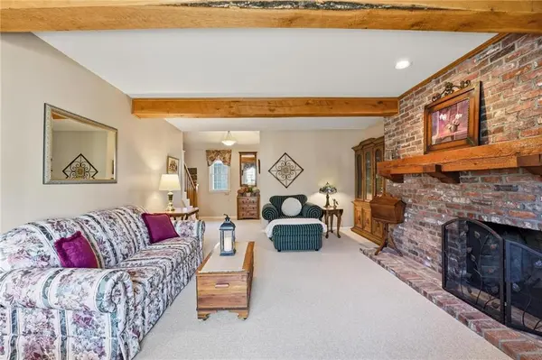 338 Woodlawn CIR, Lawrence, KS 66049