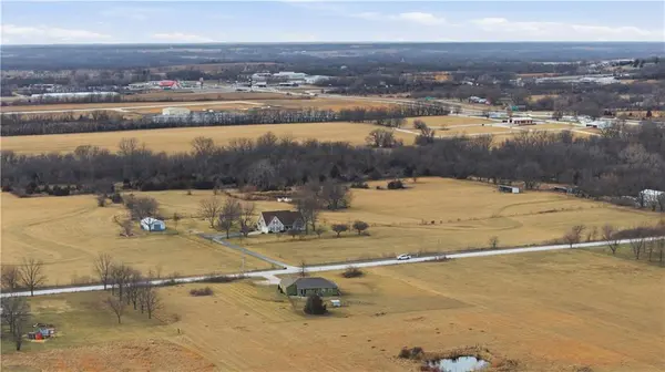 27805 S Walker RD, Harrisonville, MO 64701