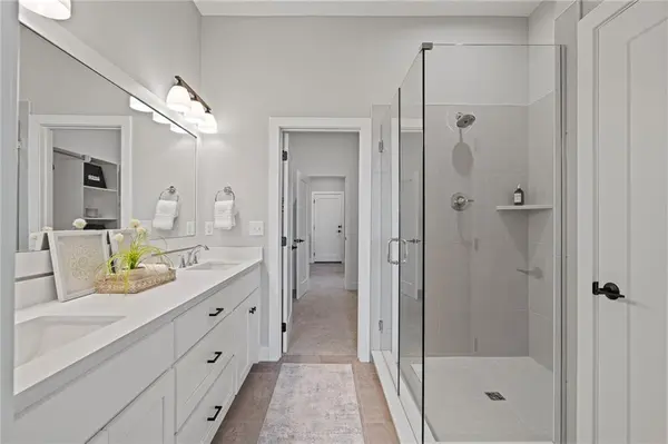 22216 W 82nd TER, Lenexa, KS 66220