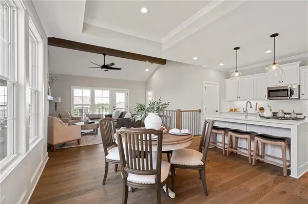 22216 W 82nd TER, Lenexa, KS 66220