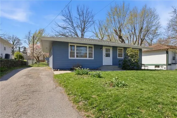 914 Locust ST, Pleasant Hill, MO 64080
