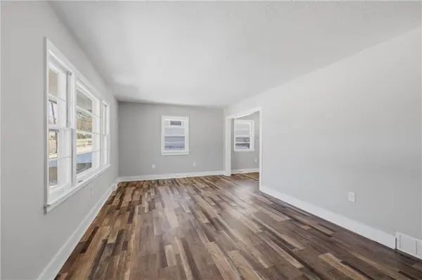 914 Locust ST, Pleasant Hill, MO 64080