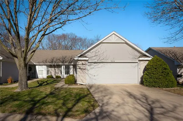 12110 Oakmont ST, Overland Park, KS 66213