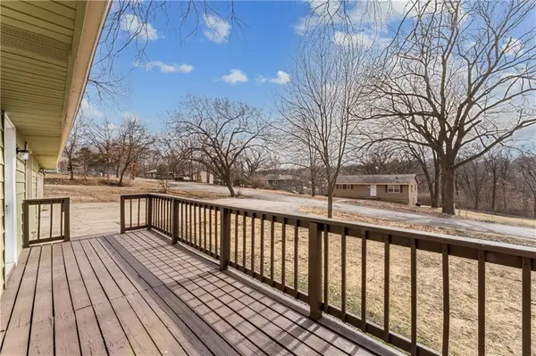 306 E 165th ST, Belton, MO 64012