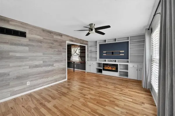 405 Osage ST, Harrisonville, MO 64701