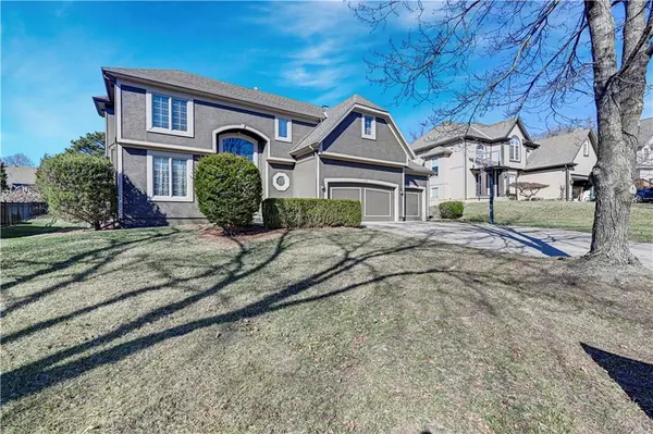11912 Gillette ST, Overland Park, KS 66213