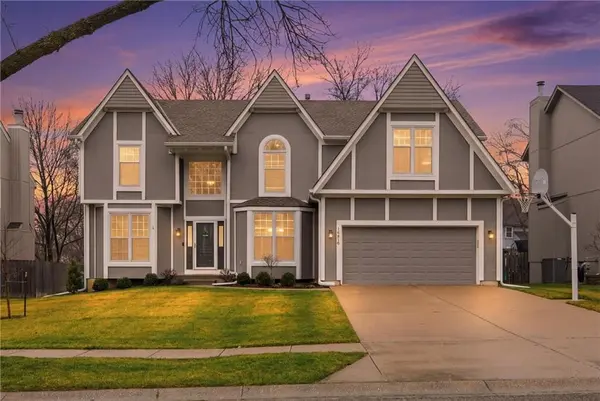 14418 W 115th TER, Olathe, KS 66062