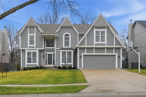 14418 W 115th TER, Olathe, KS 66062