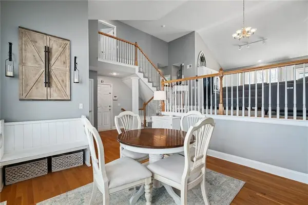 12670 S Hedge CT, Olathe, KS 66061