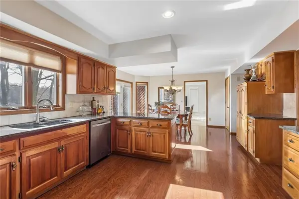 4433 NW Claymont Woods DR, Gladstone, MO 64116