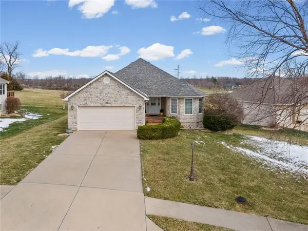 202 Prairie Rose CIR, Smithville, MO 64089