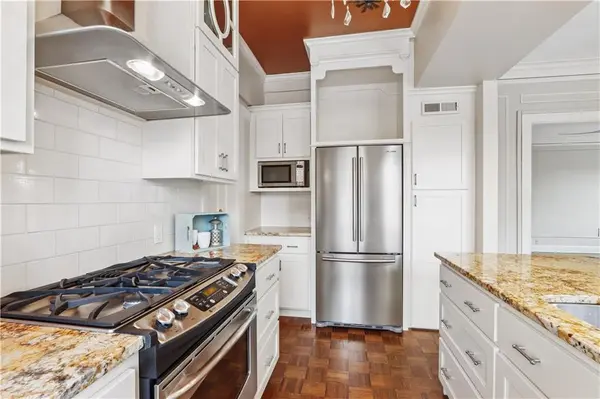 4618 Warwick BLVD #6F, Kansas City, MO 64112