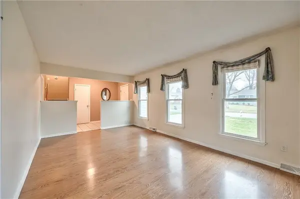 12721 W 100th ST, Lenexa, KS 66215
