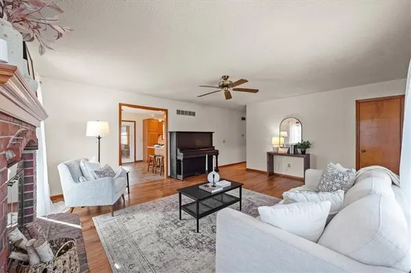 9007 Dry Dock DR, Liberty, MO 64068