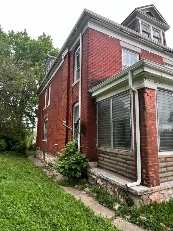 1010 Brooklyn AVE, Kansas City, MO 64127