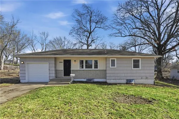 10816 E 66th TER, Raytown, MO 64133