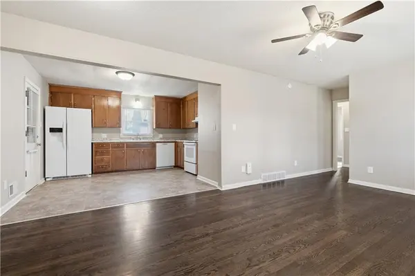 10816 E 66th TER, Raytown, MO 64133