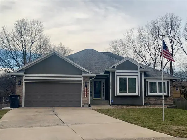 1001 NW CREEK SIDE CIR, Blue Springs, MO 64015