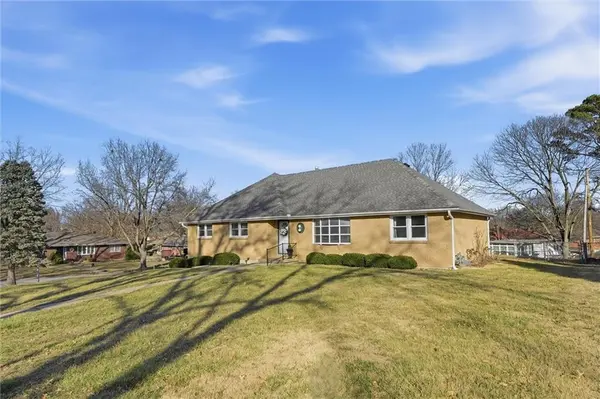 7715 N Lydia AVE, Kansas City, MO 64118